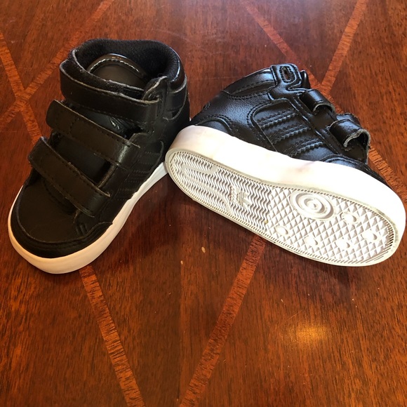 5 pairs infants sneakers, 2 adidas 3 Nike all very gently used - Picture 2 of 16